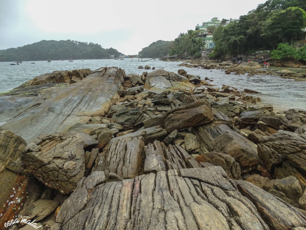 pedras na praia de bombinhas santa catarina